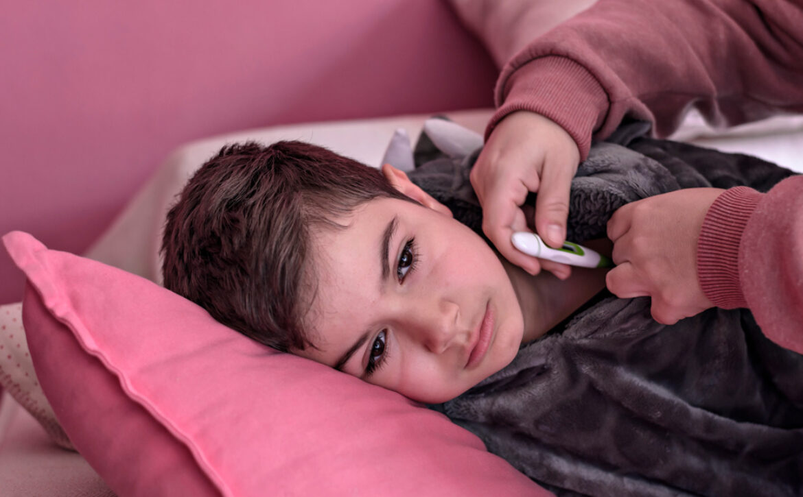 Povišena tjelesna temperatura kod djece: što kad dijete ima temperaturu?