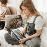 Prekomjerna upotreba interneta kod djece i mladih